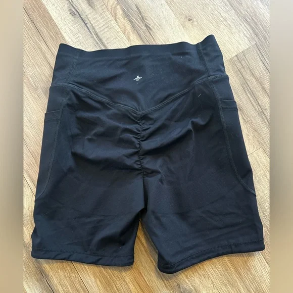 Halara Booty lifting shorts ultrasculpt - Picture 2 of 5